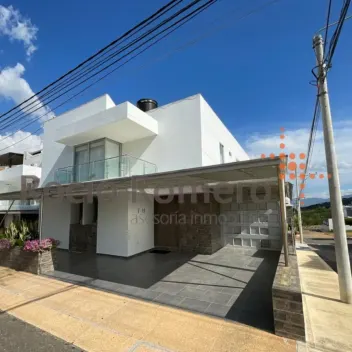 #996 - Casa en conjunto cerrado en Villa del Rosario en venta de 700m², 5 habitaciones y 3 parqueaderos - 1
