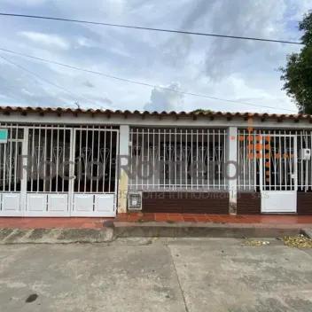 #1003 - Casa en Cúcuta en venta de 230m², 2 habitaciones y 1 parqueadero - 1
