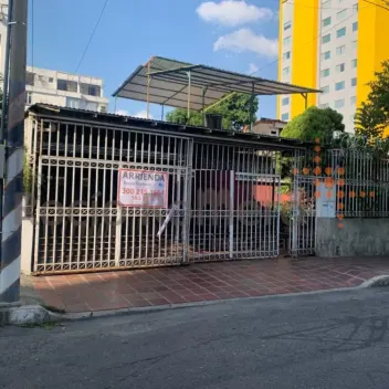 #1058 - Casa en Cúcuta en venta de 263m², 5 habitaciones y 2 parqueaderos - 1