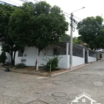 #1405 - Casa en Cúcuta en venta de 275m², 6 habitaciones - 1