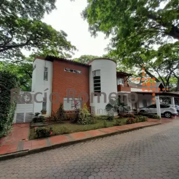 #1722 - Casa en conjunto cerrado en Villa del Rosario en venta de 450m², 5 habitaciones y 2 parqueaderos - 1