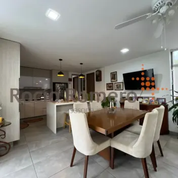 #1785 - Casa en  en venta de 380m², 4 habitaciones y 3 parqueaderos - 5