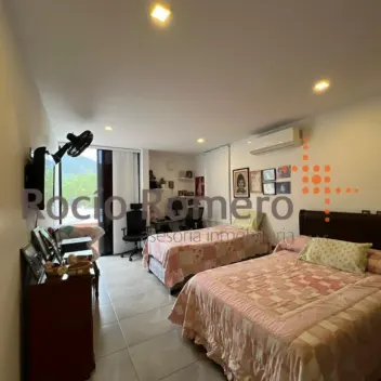 #1785 - Casa en  en venta de 380m², 4 habitaciones y 3 parqueaderos - 13