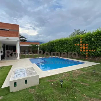 #1785 - Casa en  en venta de 380m², 4 habitaciones y 3 parqueaderos - 16