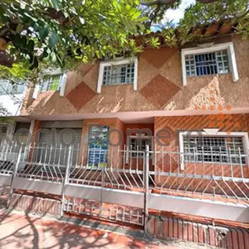 #1830 - Casa en venta en Los Patios de 350m², 7 habitaciones y 1 parqueadero - 8