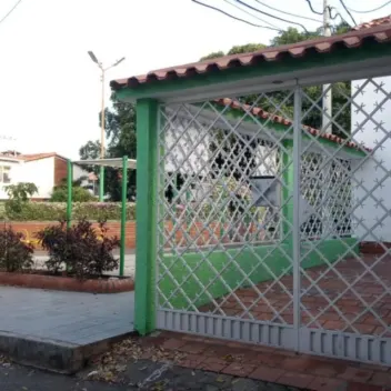 #1857 - Casa en venta en Cúcuta de 90m², 5 habitaciones y 2 parqueaderos - 1