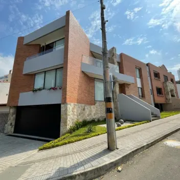 #1906 - Casa en arriendo en Cúcuta de 359m², 3 habitaciones y 2 parqueaderos - 2