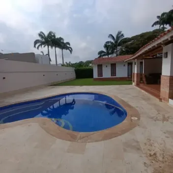 #2372 - Casa en conjunto cerrado en venta en  de 1137.5m², 4 habitaciones y 2 parqueaderos - 18