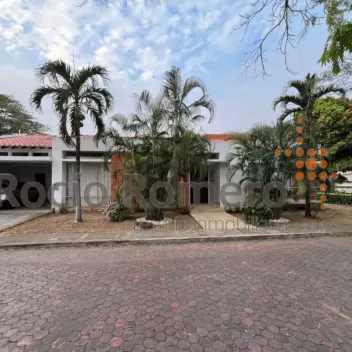 #2419 - Casa en conjunto cerrado en venta en Villa del Rosario de 243m², 3 habitaciones y 4 parqueaderos - 1