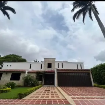 #2446 - Casa en conjunto cerrado en arriendo en Villa del Rosario de 287m², 5 habitaciones y 4 parqueaderos - 1
