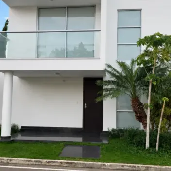 #2452 - Casa en conjunto cerrado en arriendo en  de 250m², 3 habitaciones y 3 parqueaderos - 1