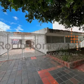 #2524 - Casa en venta en Cúcuta de 322m², 6 habitaciones y 4 parqueaderos - 1