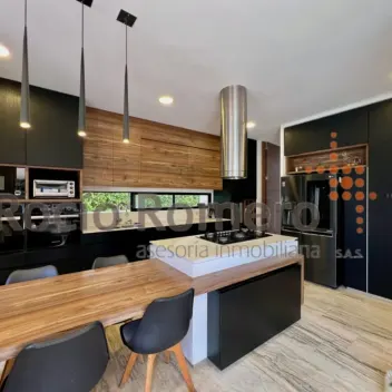 #2544 - Casa en conjunto cerrado en venta en  de 570m², 4 habitaciones y 4 parqueaderos - 5