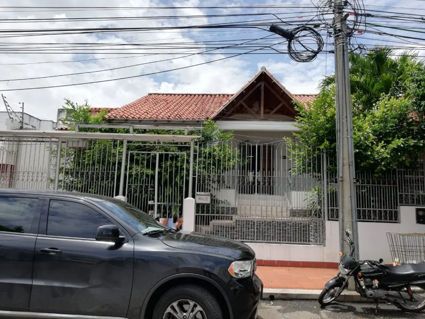 #32 - Casa en Cúcuta en arriendo de 300m², 5 habitaciones y 3 parqueaderos - 1