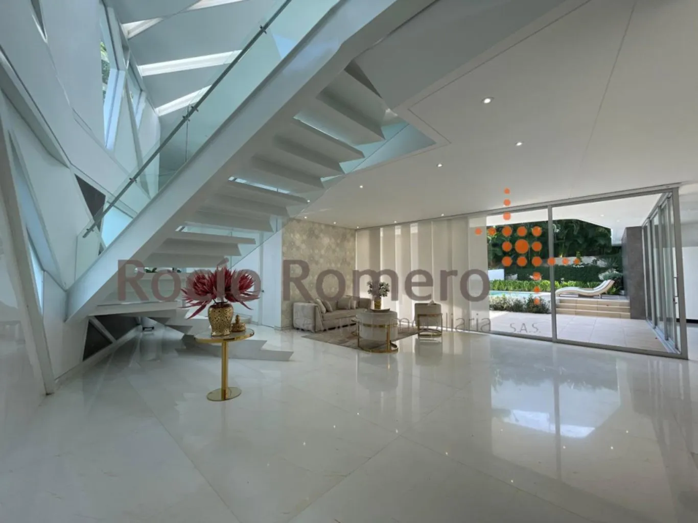 #182 - Casa en conjunto cerrado en Los Patios en venta de 494m², 4 habitaciones y 2 parqueaderos - 2
