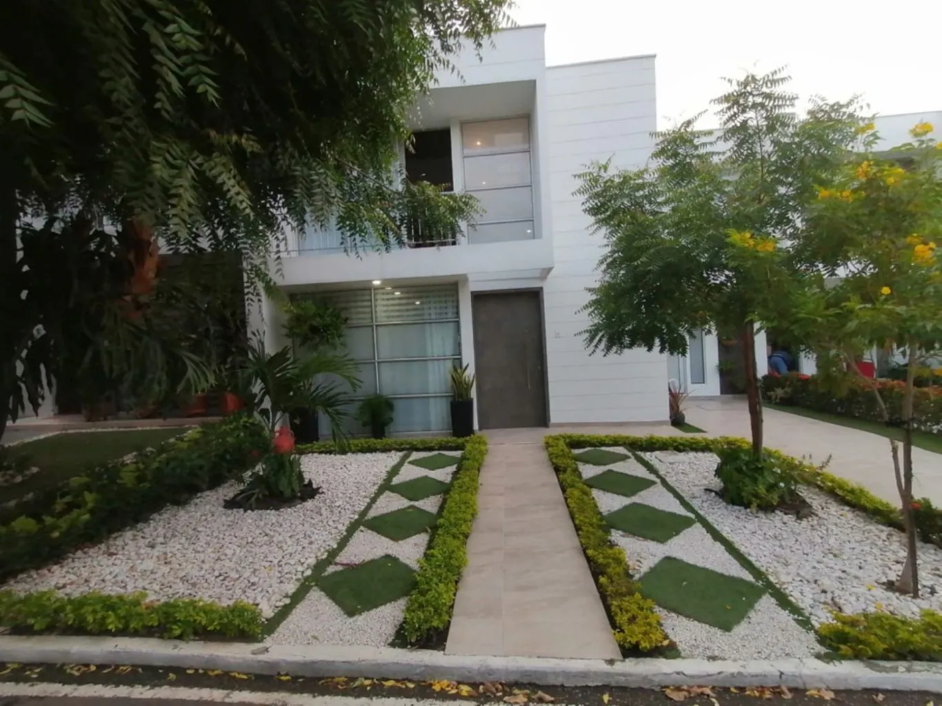 #233 - Casa en conjunto cerrado en Los Patios en venta de 204m², 3 habitaciones y 2 parqueaderos - 1