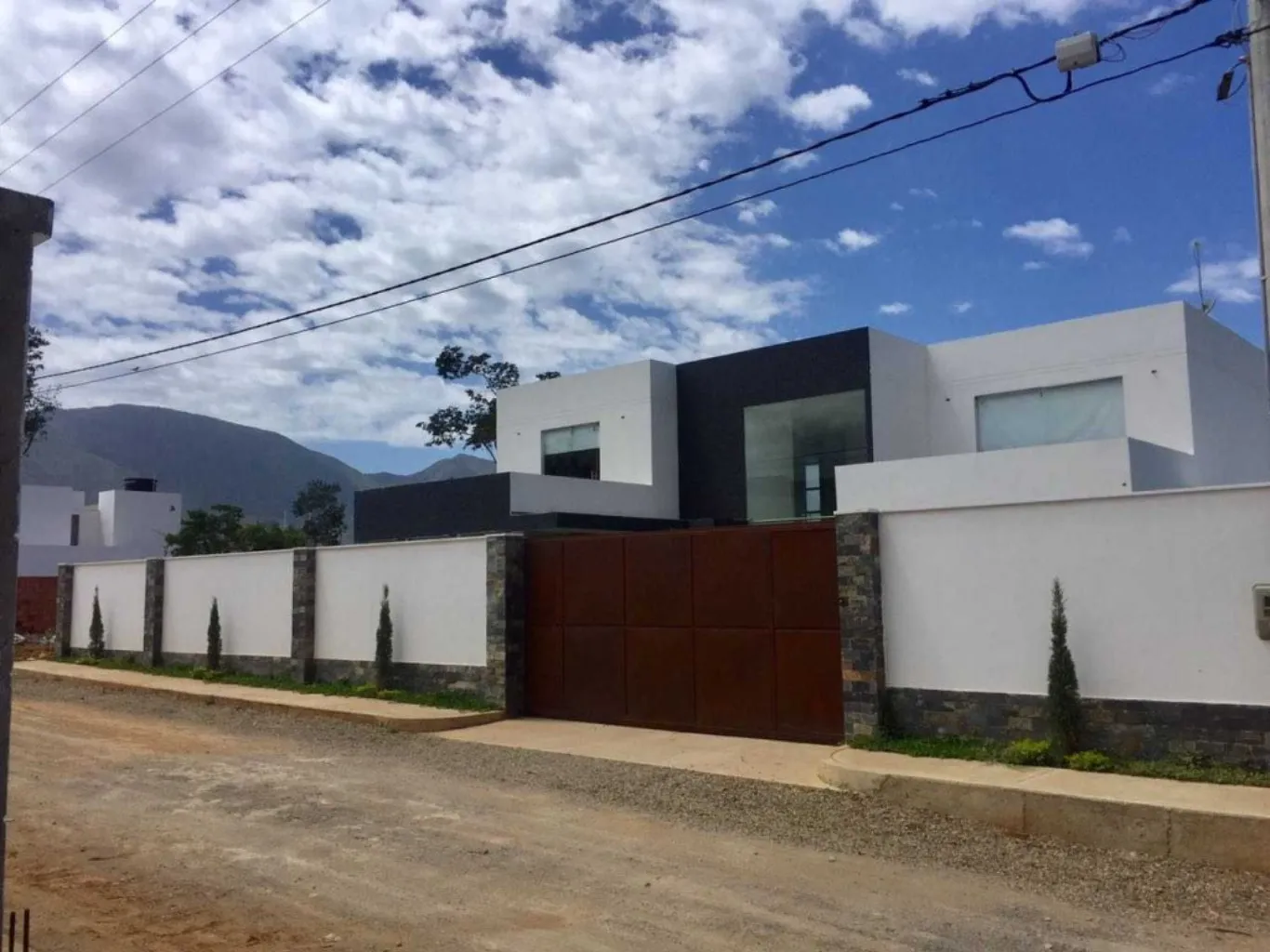 #239 - Casa en conjunto cerrado en Cúcuta en venta de 500m², 4 habitaciones y 4 parqueaderos - 1