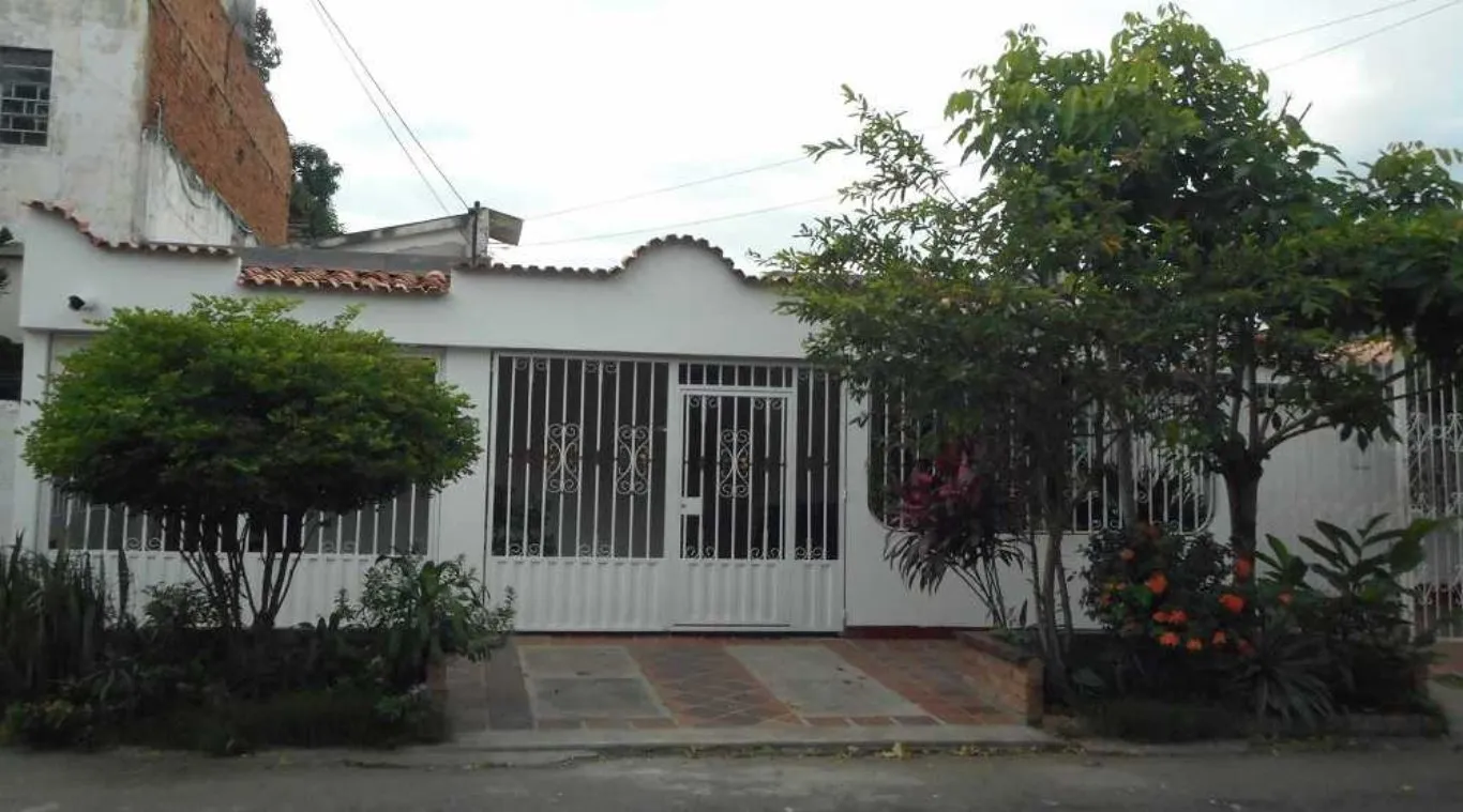 #251 - Casa en Cúcuta en venta de 300m², 3 habitaciones y 2 parqueaderos - 2
