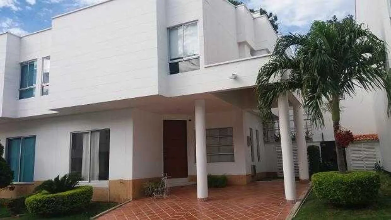 #302 - Casa en conjunto cerrado en Los Patios en venta de 205m², 3 habitaciones y 2 parqueaderos - 2