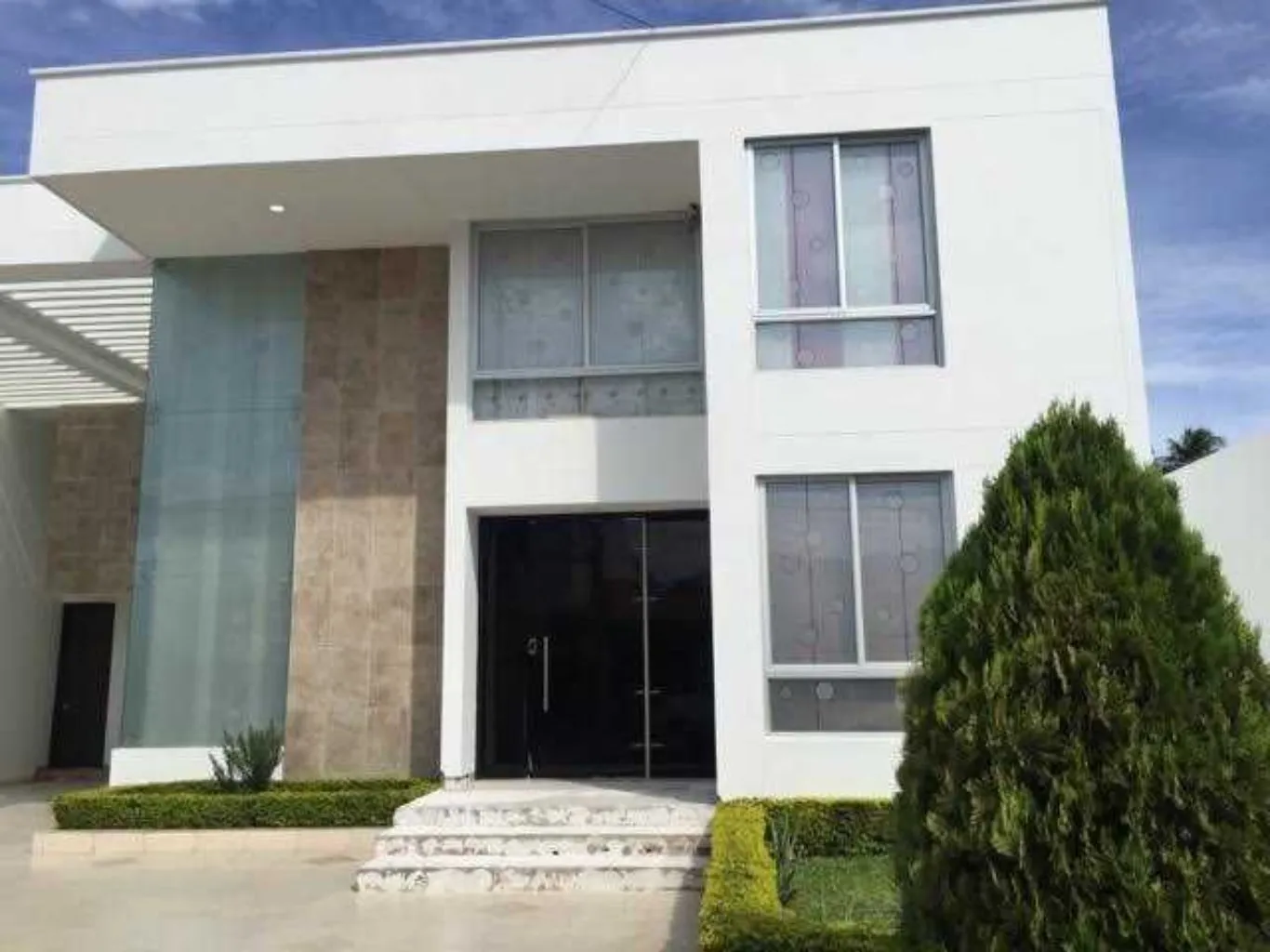 #344 - Casa en conjunto cerrado en Cúcuta en venta de 344m², 4 habitaciones y 2 parqueaderos - 1