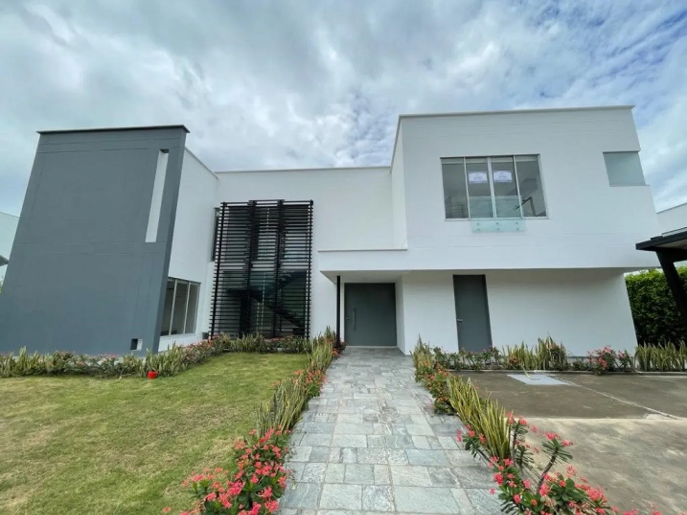 #355 - Casa en conjunto cerrado en Cúcuta en venta de 1250m², 4 habitaciones y 5 parqueaderos - 1