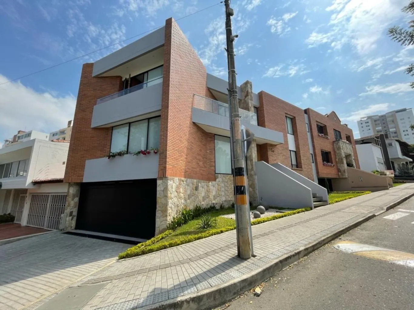 #393 - Casa en Cúcuta en venta de 359m², 3 habitaciones y 2 parqueaderos - 2