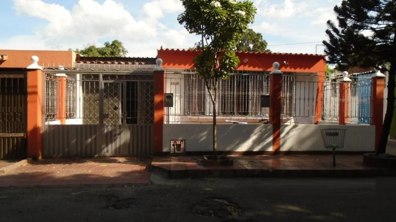 #409 - Casa en Cúcuta en venta de 312m², 6 habitaciones y 3 parqueaderos - 1