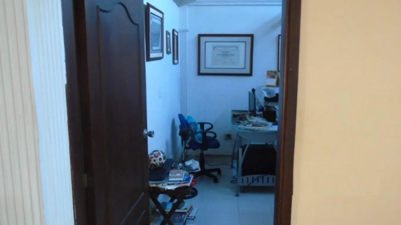 #409 - Casa en Cúcuta en venta de 312m², 6 habitaciones y 3 parqueaderos - 13