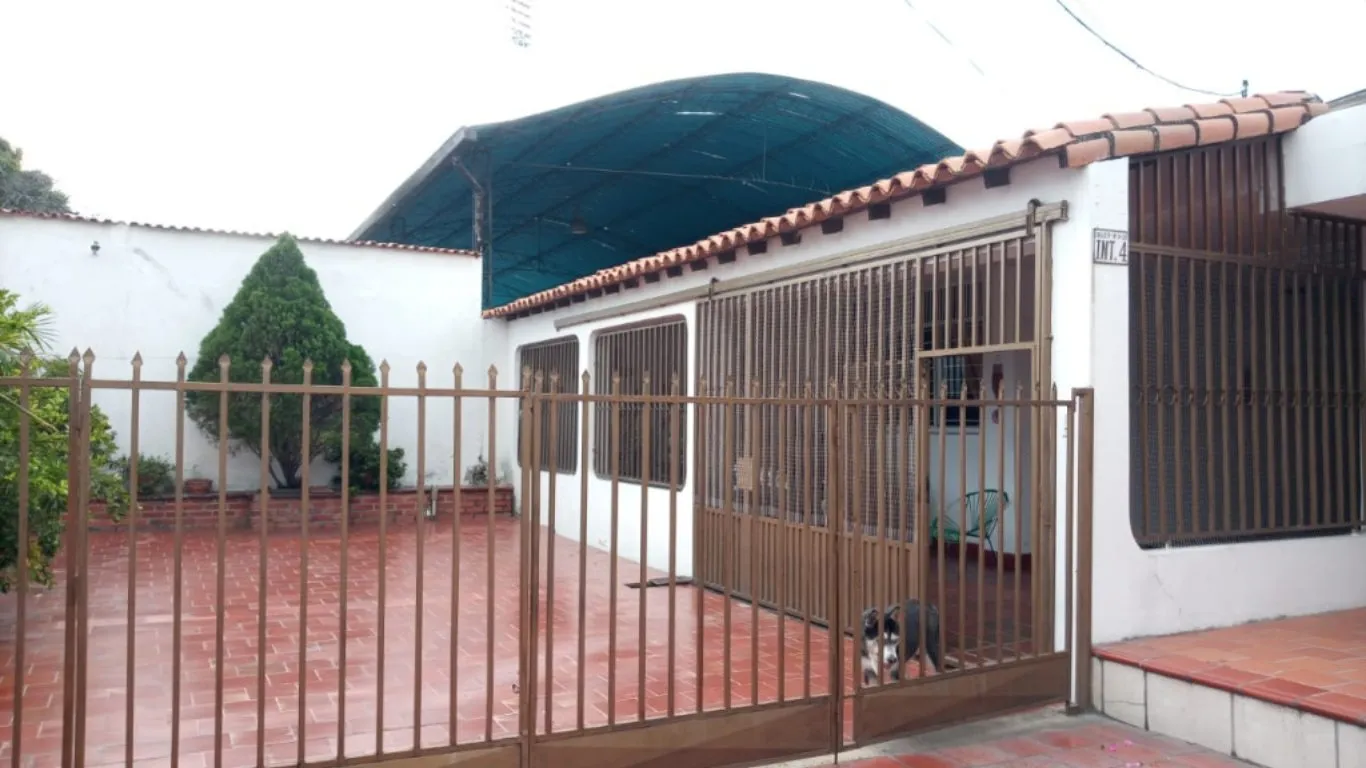 #435 - Casa en Cúcuta en venta de 253m², 4 habitaciones y 5 parqueaderos - 1