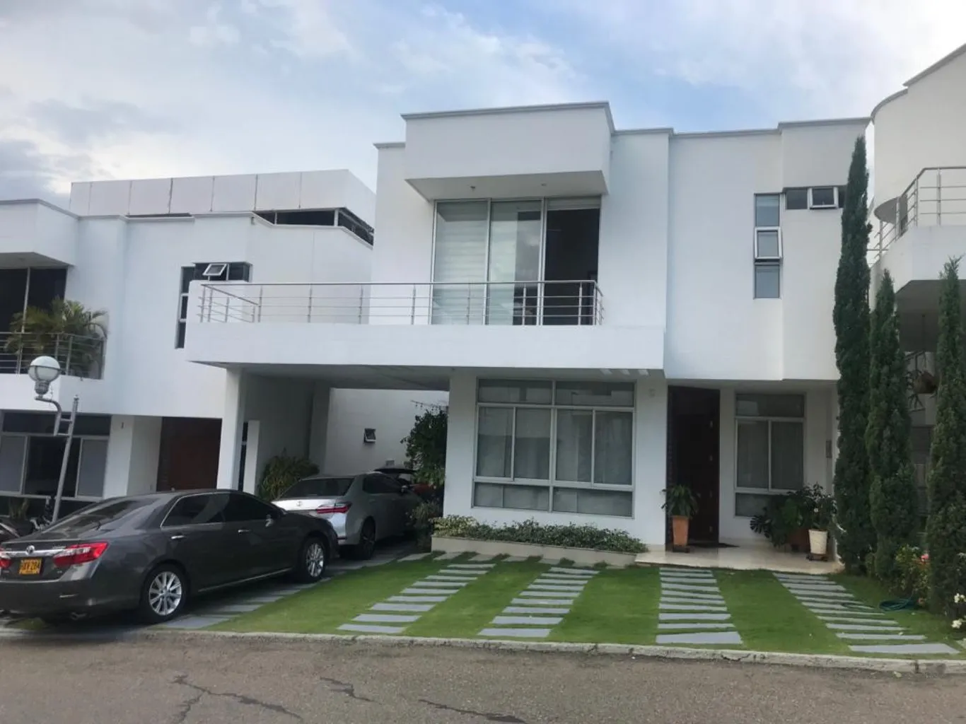 #549 - Casa en conjunto cerrado en Los Patios en venta de 330m², 3 habitaciones y 5 parqueaderos - 1