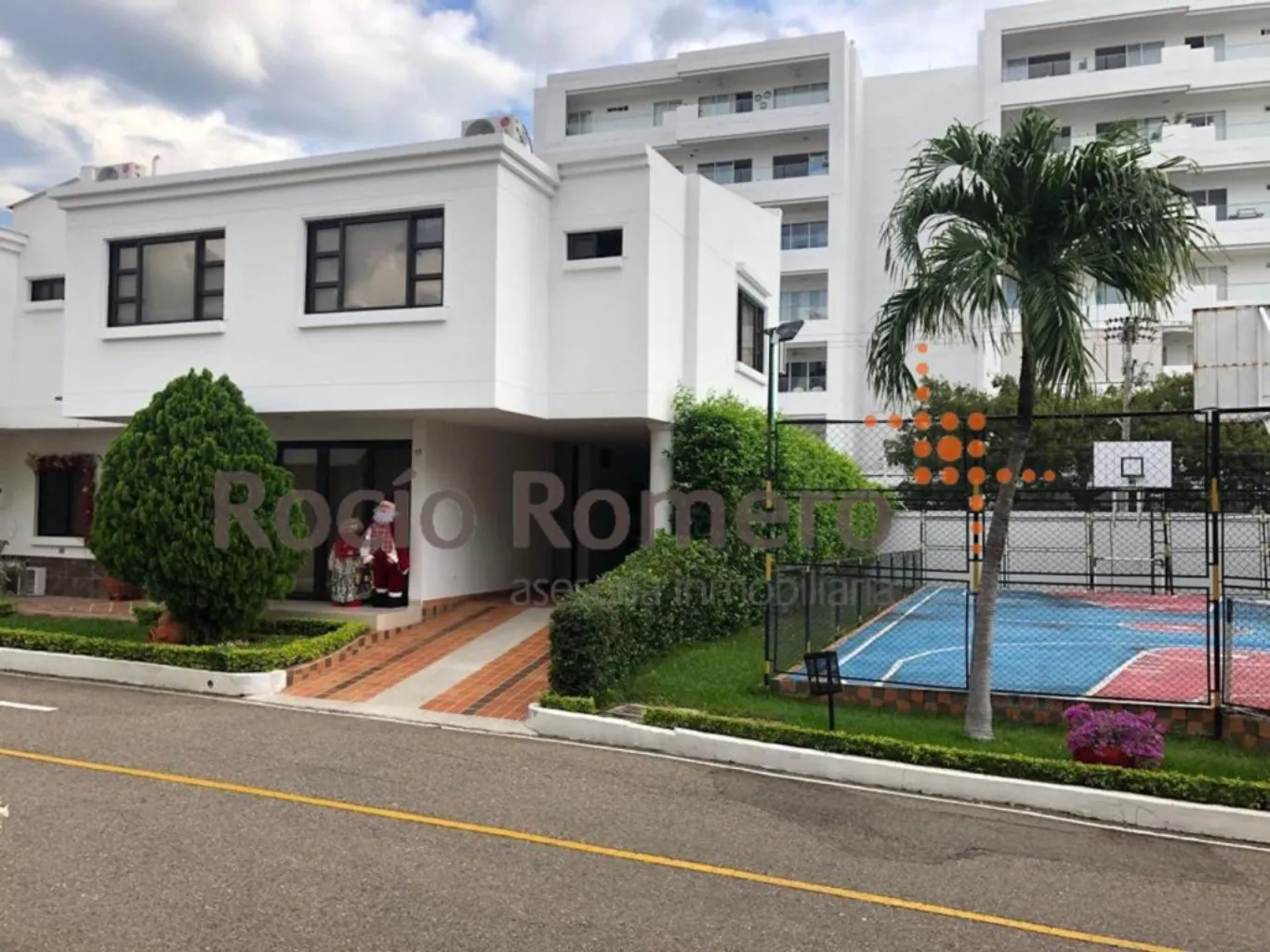#708 - Casa en conjunto cerrado en Los Patios en venta de 210m², 6 habitaciones y 2 parqueaderos - 1