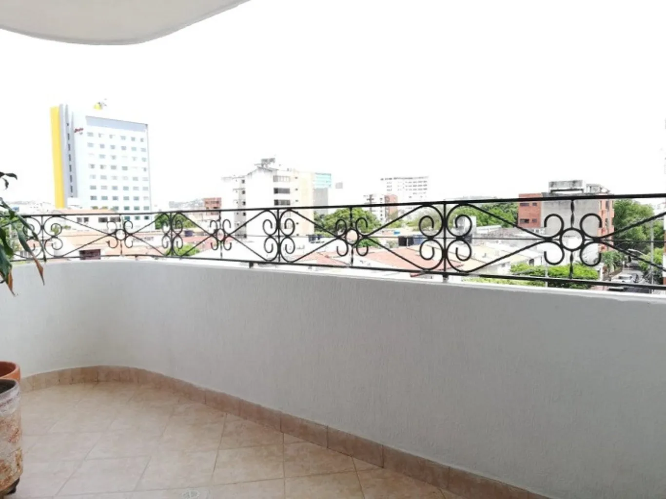#715 - Apartamento en Cúcuta en venta de 100m², 3 habitaciones y 2 parqueaderos - 2