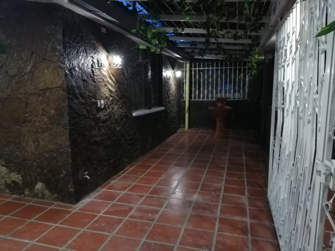 #718 - Casa en Cúcuta en venta de 300m², 6 habitaciones y 2 parqueaderos - 2