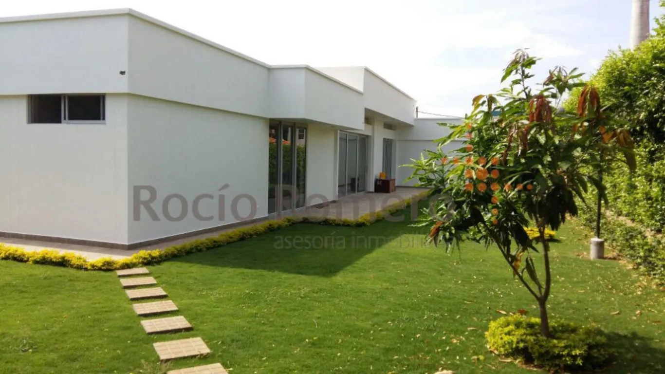 #850 - Casa en conjunto cerrado en Cúcuta en venta de 300m², 5 habitaciones y 2 parqueaderos - 1
