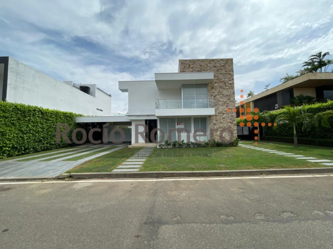 #1000 - Casa en conjunto cerrado en Villa del Rosario en venta de 300m², 4 habitaciones y 2 parqueaderos - 1
