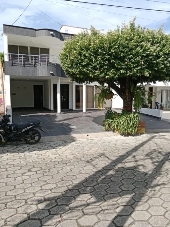 #1266 - Casa en conjunto cerrado en Cúcuta en venta de 300m², 5 habitaciones y 2 parqueaderos - 2