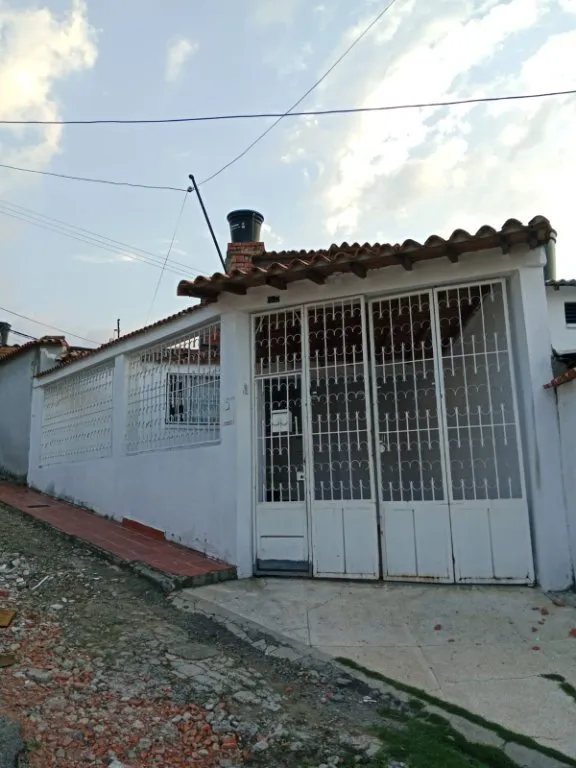 #1366 - Casa en Los Patios en venta de 150m², 3 habitaciones y 2 parqueaderos - 1