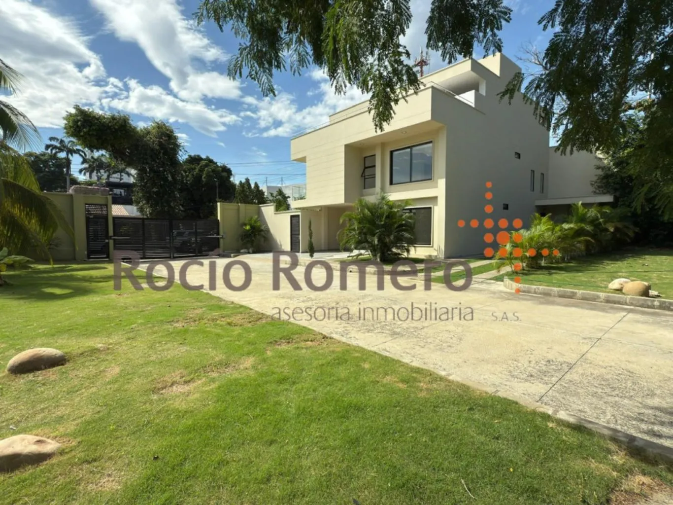#1401 - Casa en conjunto cerrado en Cúcuta en arriendo de 500m², 4 habitaciones y 6 parqueaderos - 2