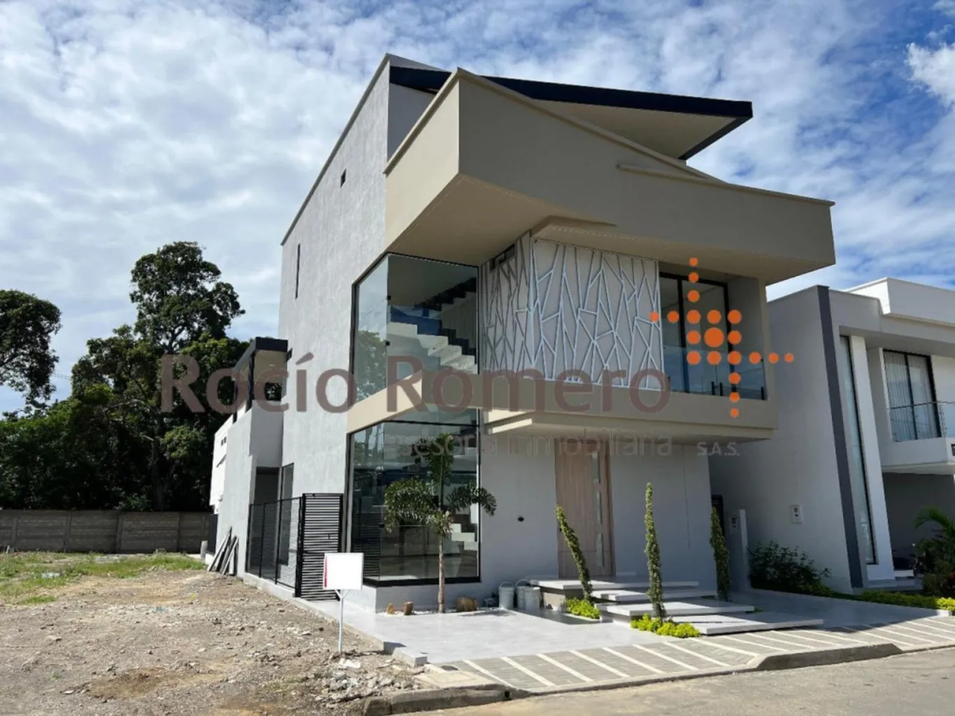 #1416 - Casa en conjunto cerrado en Villa Del Rosario en venta de 330m², 3 habitaciones y 2 parqueaderos - 1