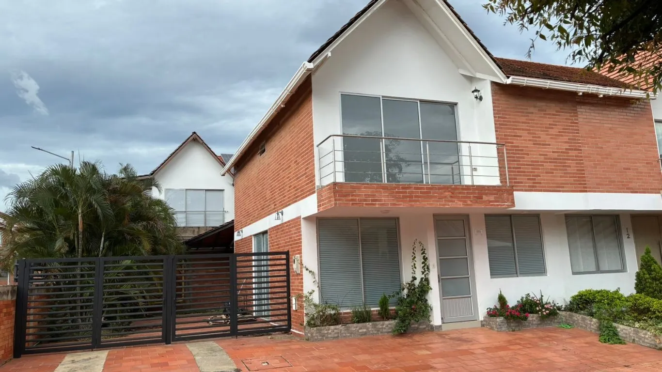 #1558 - Casa en conjunto cerrado en Los Patios en arriendo de 182m², 3 habitaciones y 2 parqueaderos - 1