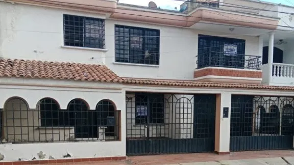 #1559 - Casa en Cúcuta en arriendo de 432m², 8 habitaciones y 4 parqueaderos - 1