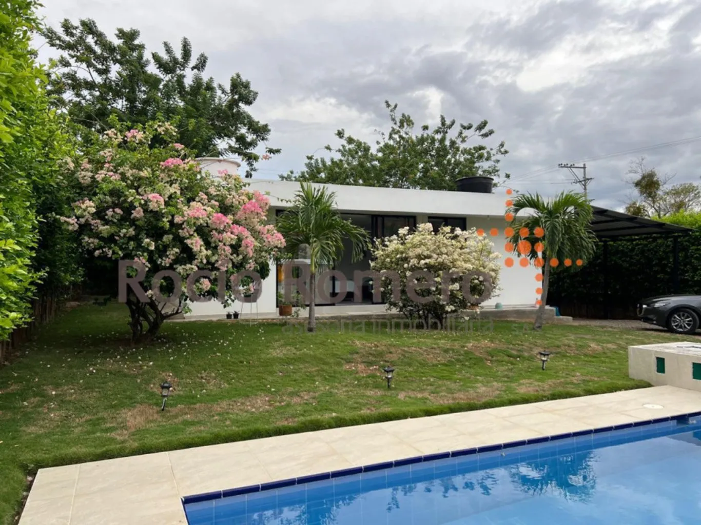 #1785 - Casa en  en venta de 380m², 4 habitaciones y 3 parqueaderos - 18