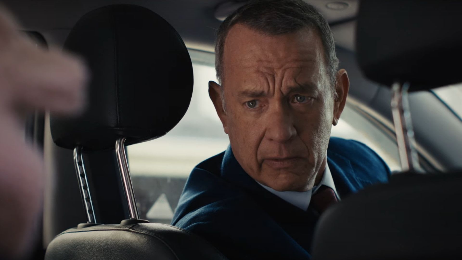 ¡Tom Hanks es Un Vecino Gruñón! Chequen el póster de su próxima