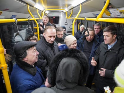 Владимир Волков провел встречу с жителями в формате выездной администрации в деревне Люберец