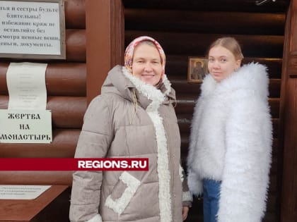 Многодетная семья Бабакиных одной из первых приняла участие в крещенских купаниях в Звенигороде