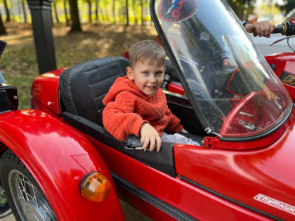 Ретро-выставка автомобилей в парке «Победа»