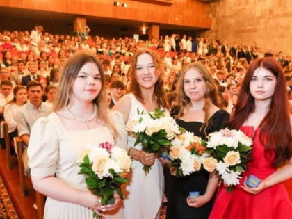 Торжественная церемония награждения выпускников-медалистов состоялась в Подольске