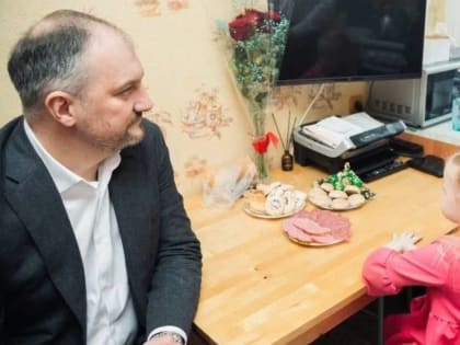 Глава округа Кашира Михаил Шувалов побывал в гостях в семье участника СВО