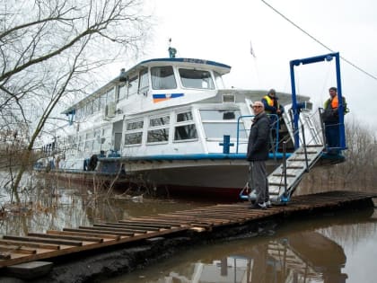 Движение теплохода через р. Оку в Озёрах возобновлено