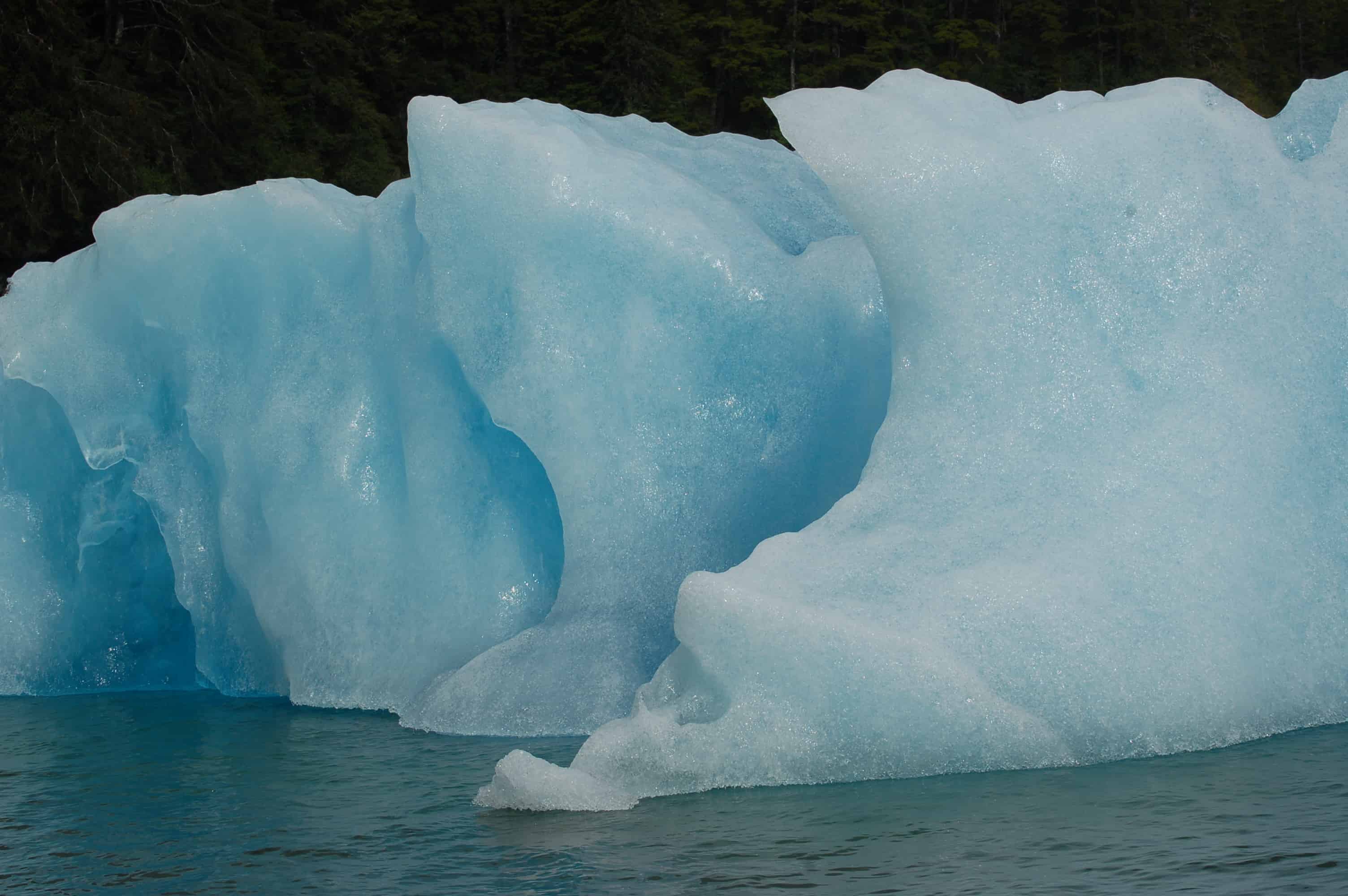 A small iceberg up close